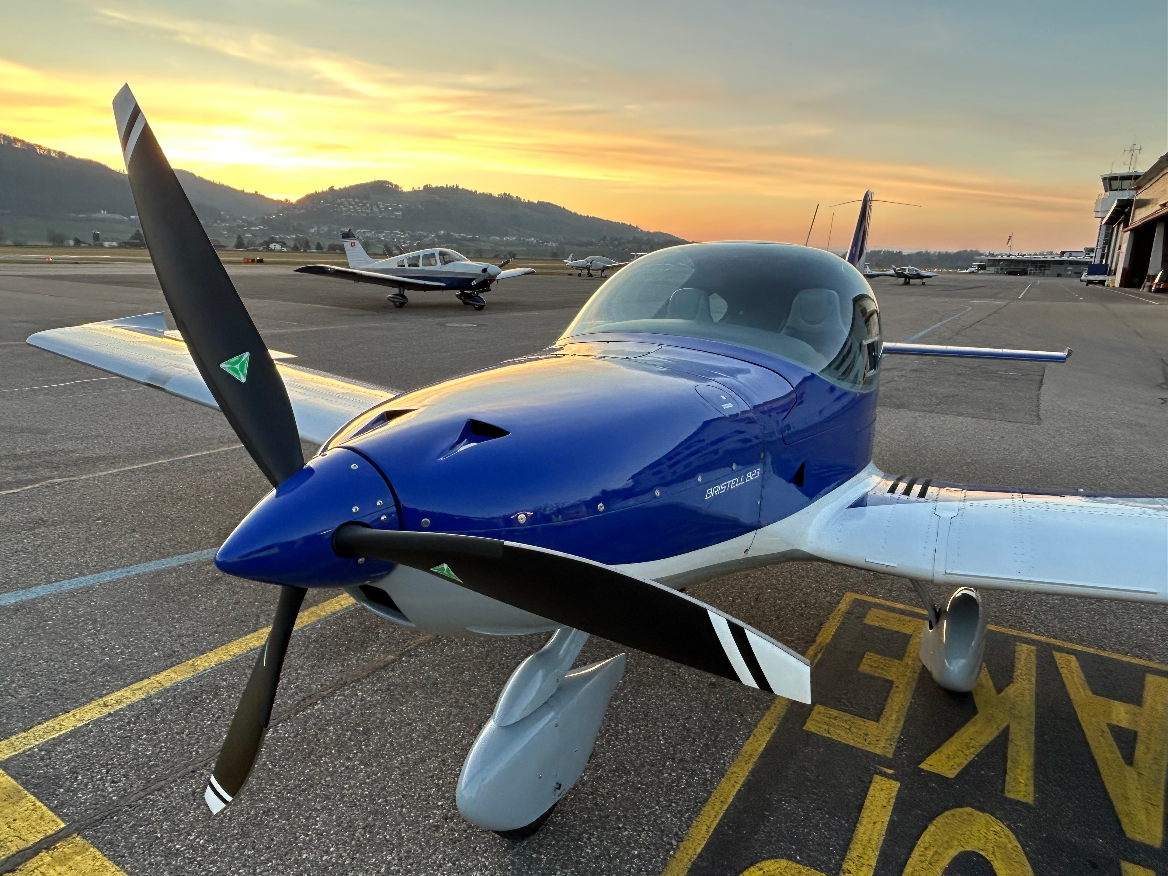 Contact alpaviation flight school Bern-Belp