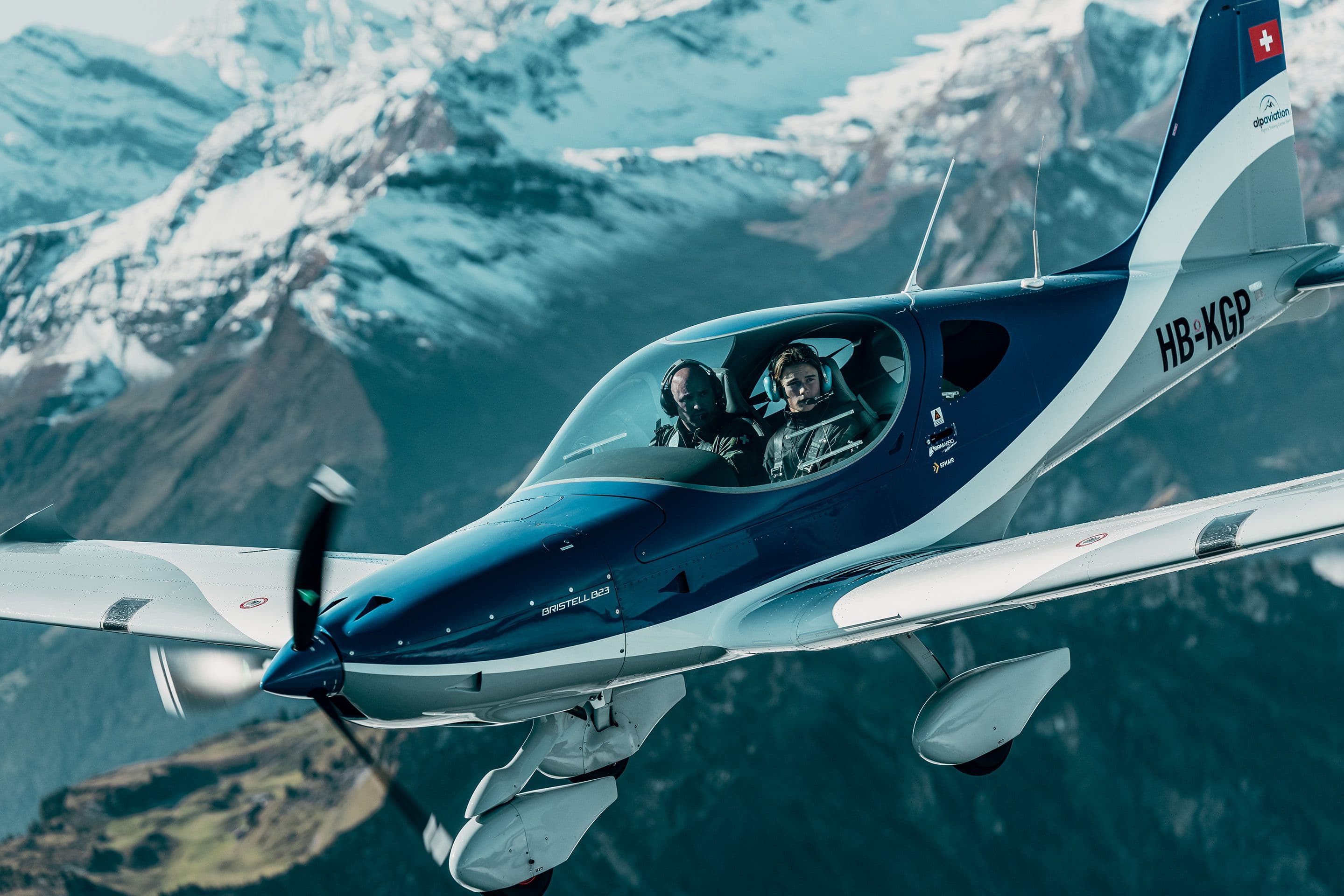 alpaviation Bristell HB-KGP over Swiss Alps — SPHAIR flight course